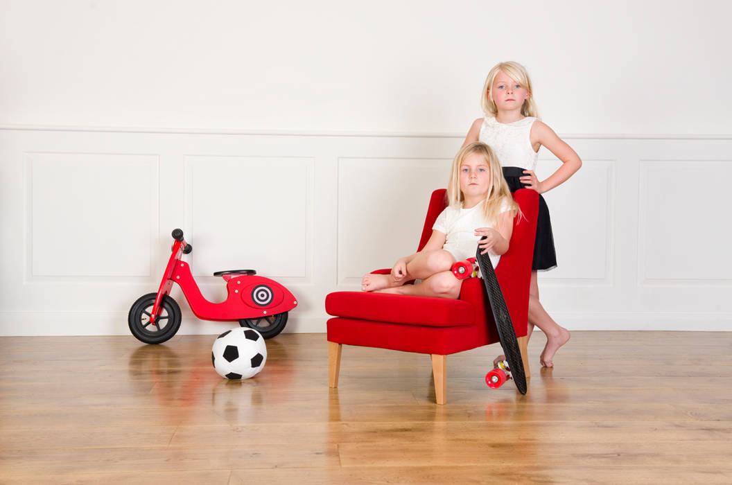 Child Lounger red homify Modern nursery/kids room Desks & chairs