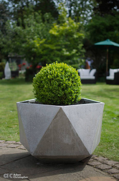 Femkant Planter In Warm Grey Concrete Adam Christopher Design Scandinavian style garden Concrete Plant pots & vases