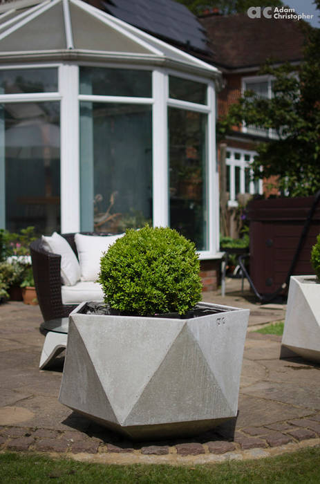 Femkant Planter In Warm Grey Concrete Adam Christopher Design Scandinavian style garden Concrete Plant pots & vases