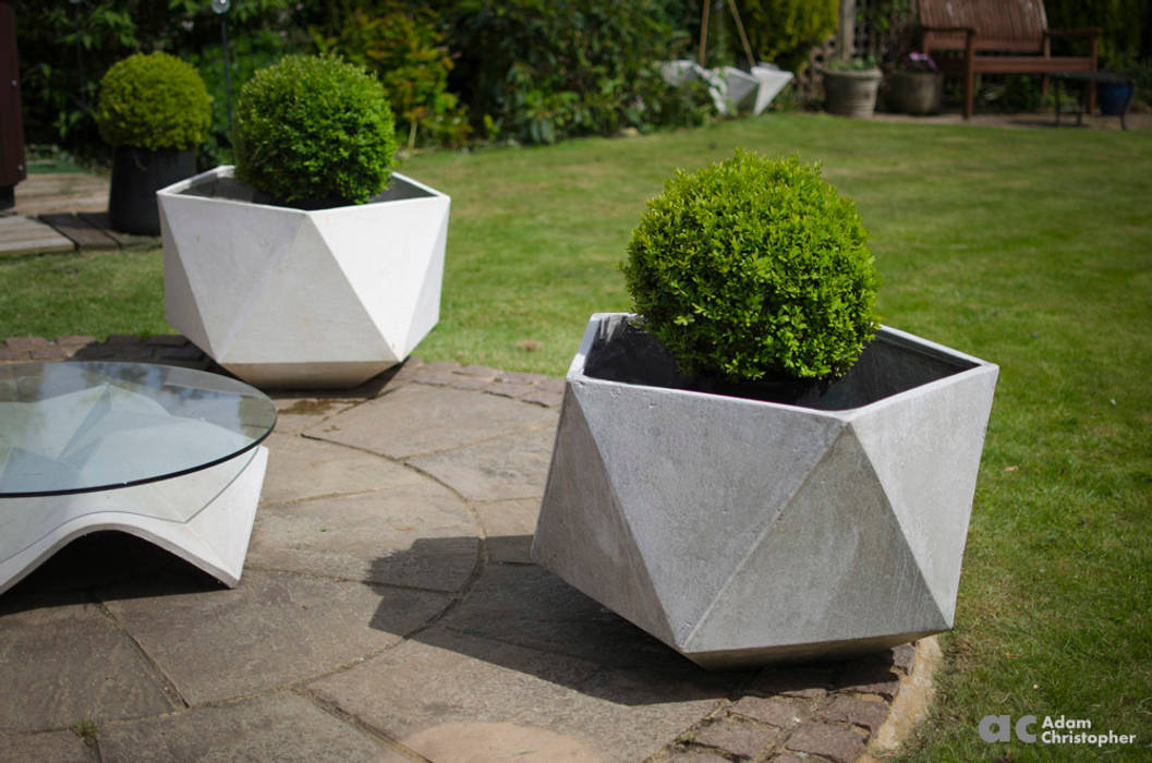 Femkant Planter In Warm Grey Concrete Adam Christopher Design Scandinavian style garden Concrete Plant pots & vases