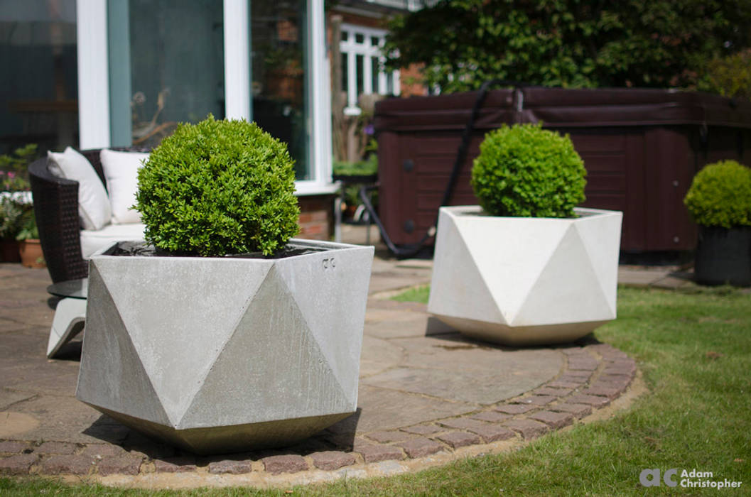 Femkant Planter In Warm Grey Concrete Adam Christopher Design Giardino in stile scandinavo Cemento Fioriere & Vasi