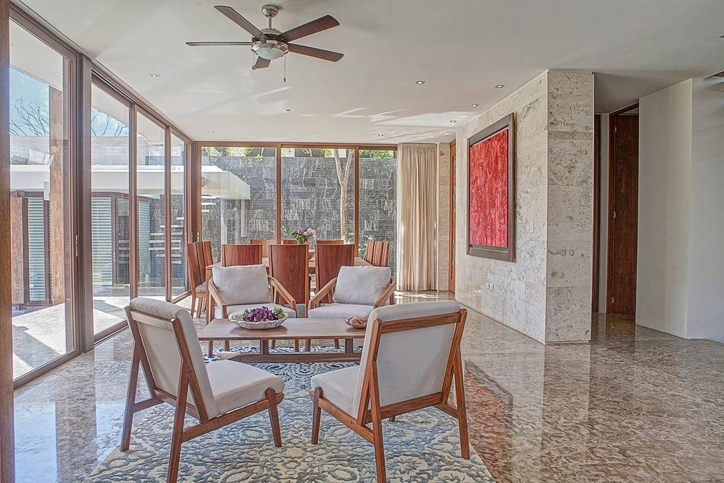 Ancona + Ancona Arquitectos Salas de estar tropicais