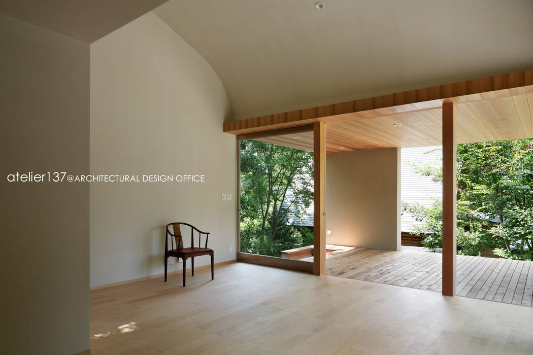 031軽井沢Tさんの家, atelier137 ARCHITECTURAL DESIGN OFFICE atelier137 ARCHITECTURAL DESIGN OFFICE モダンデザインの リビング