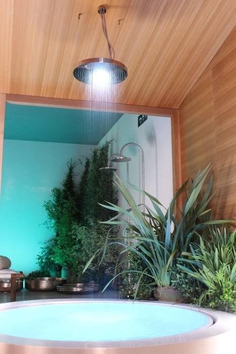 Bagno in stile tropicale di Design by Torsten Müller Tropicale