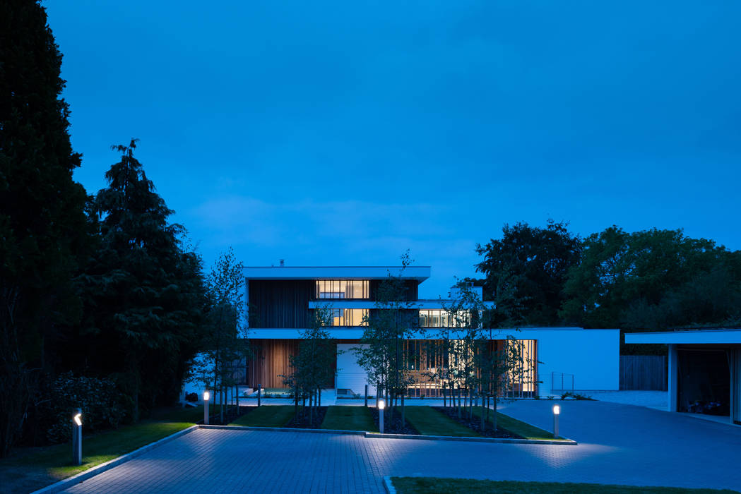 River House - Night external view from drive Selencky///Parsons Modern houses