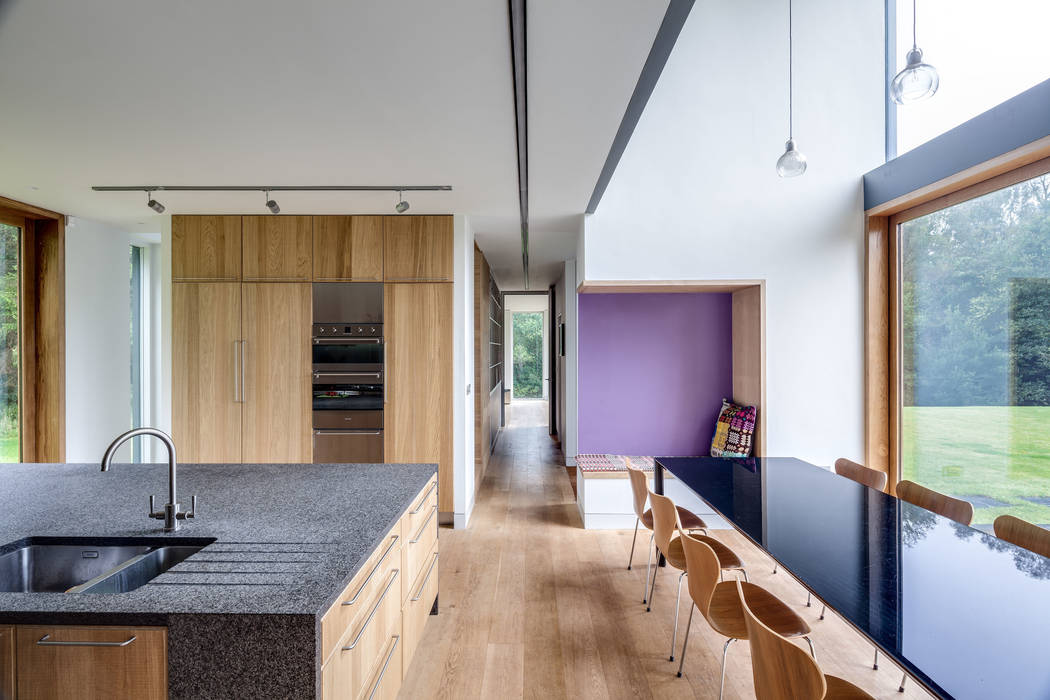 A Modern Family Home: The Nook, Hall + Bednarczyk Architects Hall + Bednarczyk Architects Modern Corridor, Hallway and Staircase