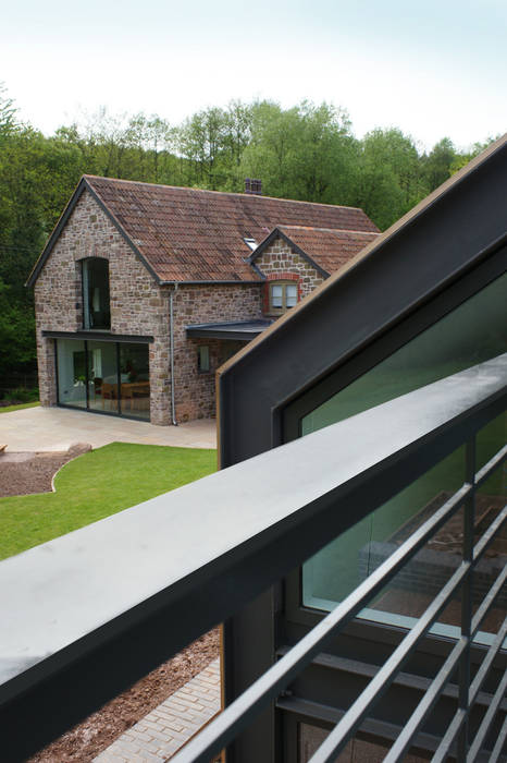 Veddw Farm, Monmouthshire, Hall + Bednarczyk Architects Hall + Bednarczyk Architects Balcon, Veranda & Terrasse modernes