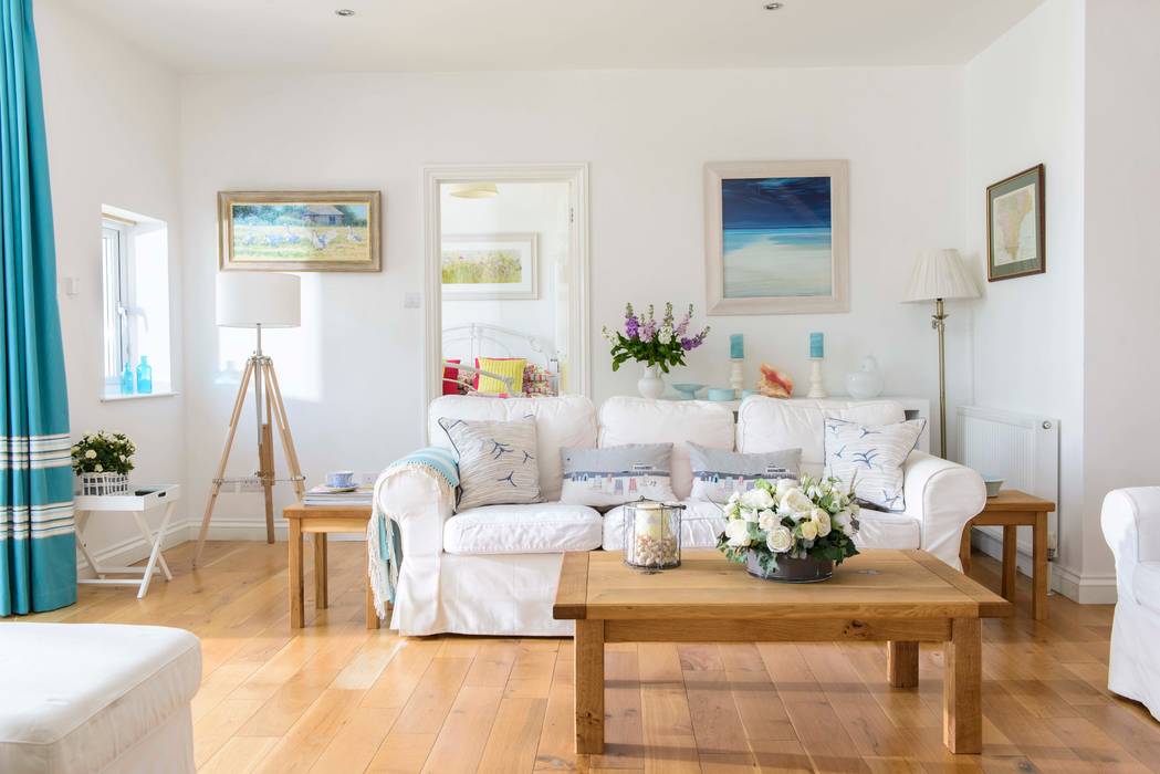 Living Room in Holiday Home Dupere Interior Design Salas de estar ecléticas