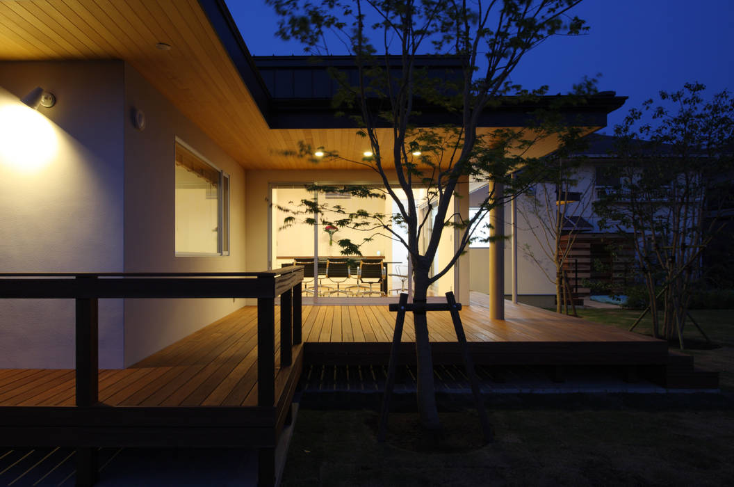 谷原新田の家, TAMAI ATELIER TAMAI ATELIER Balcones y terrazas modernos