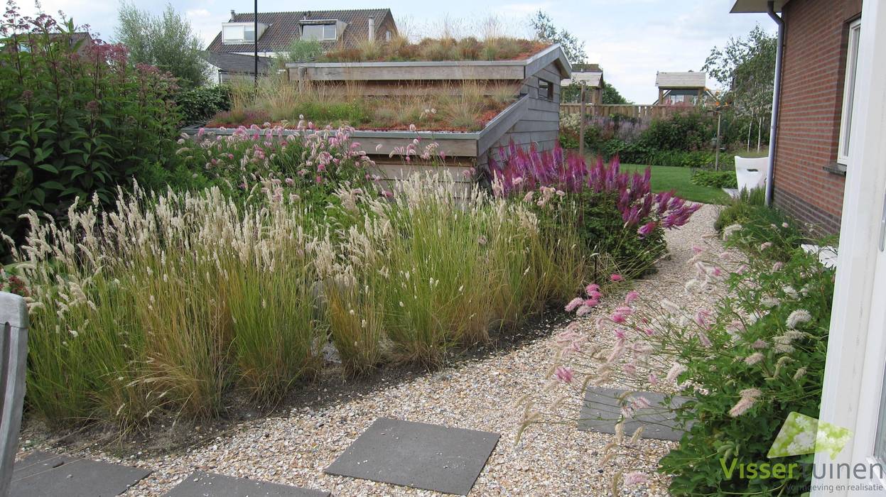 Eigentijdse natuurlijke tuin, Visser Tuinen Visser Tuinen Landelijke tuinen Bloem,Plant,Plantengemeenschap,Gebouw,Lucht,Plantkunde,land veel,Boom,vegetatie,Gras