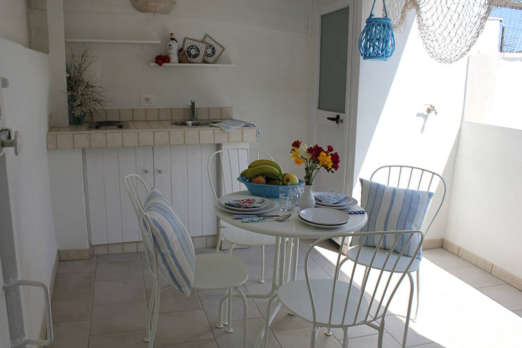 La casetta - casa vacanze, INARCHlab INARCHlab Balcone, Veranda & Terrazza in stile mediterraneo