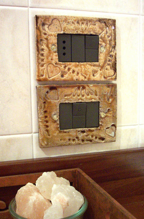 Copriprese in ceramica Raku, Forgiatore di Elementi di Giuseppe Sautto Forgiatore di Elementi di Giuseppe Sautto Eclectic style bathroom