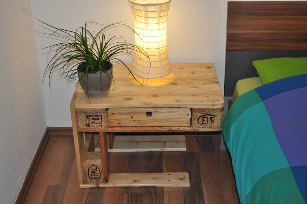 Palettenmöbel - Nachtschrank "Natur", starg starg Modern living room Side tables & trays