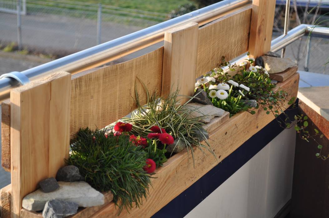 Palettenmöbel - "City Garden XL", starg starg Rustic style balcony, veranda & terrace Plants & flowers