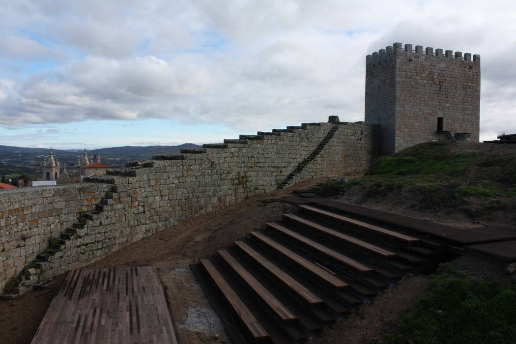 Castelo de Celorico da Beira, ARKIVO ARKIVO Rustic style houses