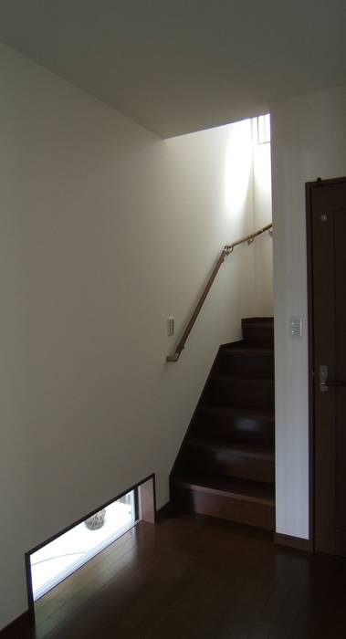 羽曳野市・O邸, OSM建築設計事務所 OSM建築設計事務所 Couloir, entrée, escaliers modernes