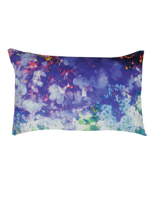 WASHED LILY & VIOLET LINEN CUSHION Suzanne Goodwin Nowoczesny salon