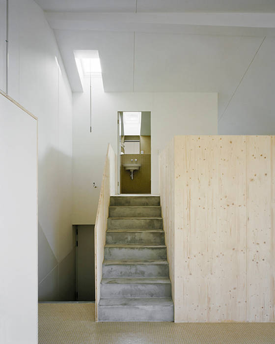 Haus Nguyen, Jomini & Zimmermann Architekten Jomini & Zimmermann Architekten 现代客厅設計點子、靈感 & 圖片