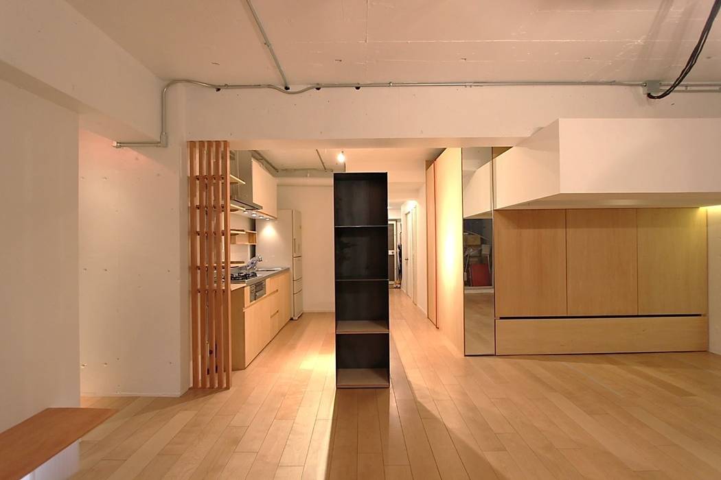 Smallhouse01 「狭小スペースと大収納」, studio m+ by masato fujii studio m+ by masato fujii Modern Living Room
