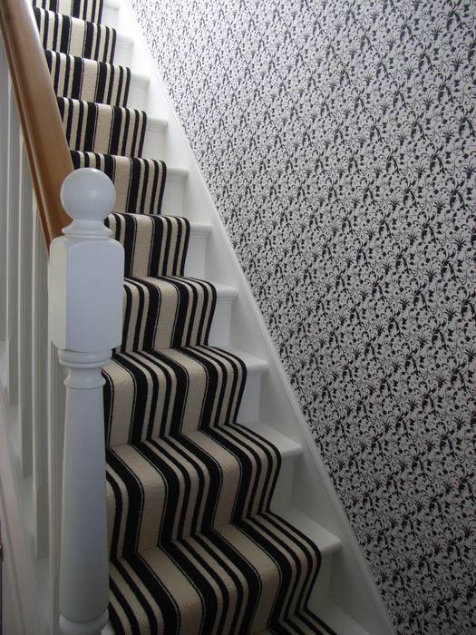 black and white striped stair carpet runner Style Within モダンスタイルの 玄関&廊下&階段 stair carpet,carpet runner,stair carpet runner,striped stair carpet,black and white,monochrome carpet,striped carpet,stair wallpaper,white woodwork,stripped handrail