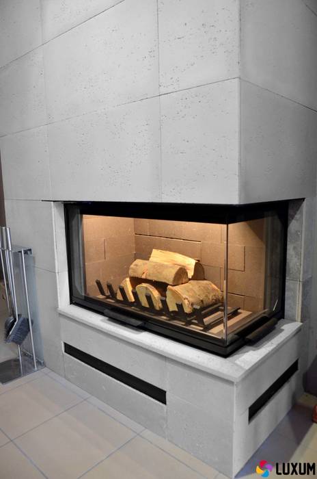 Architectural concrete slabs as a housing of the fireplace Luxum Salas de estar minimalistas