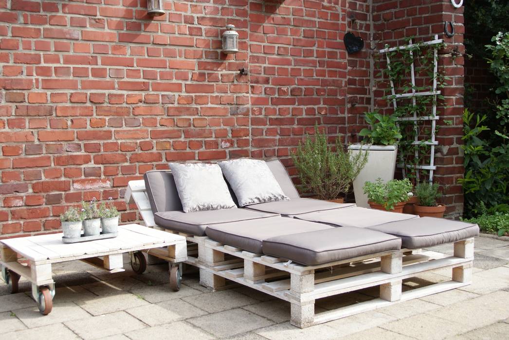 Upcycling/-redesign Gartenmöbel aus Paletten, wohnausstatter wohnausstatter Jardines de estilo ecléctico Mobiliario