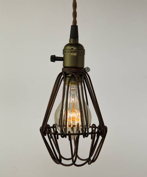 Vintage Pendant Cage - Pear Filament Light Bulb William and Watson Casas de estilo industrial Accesorios y decoración