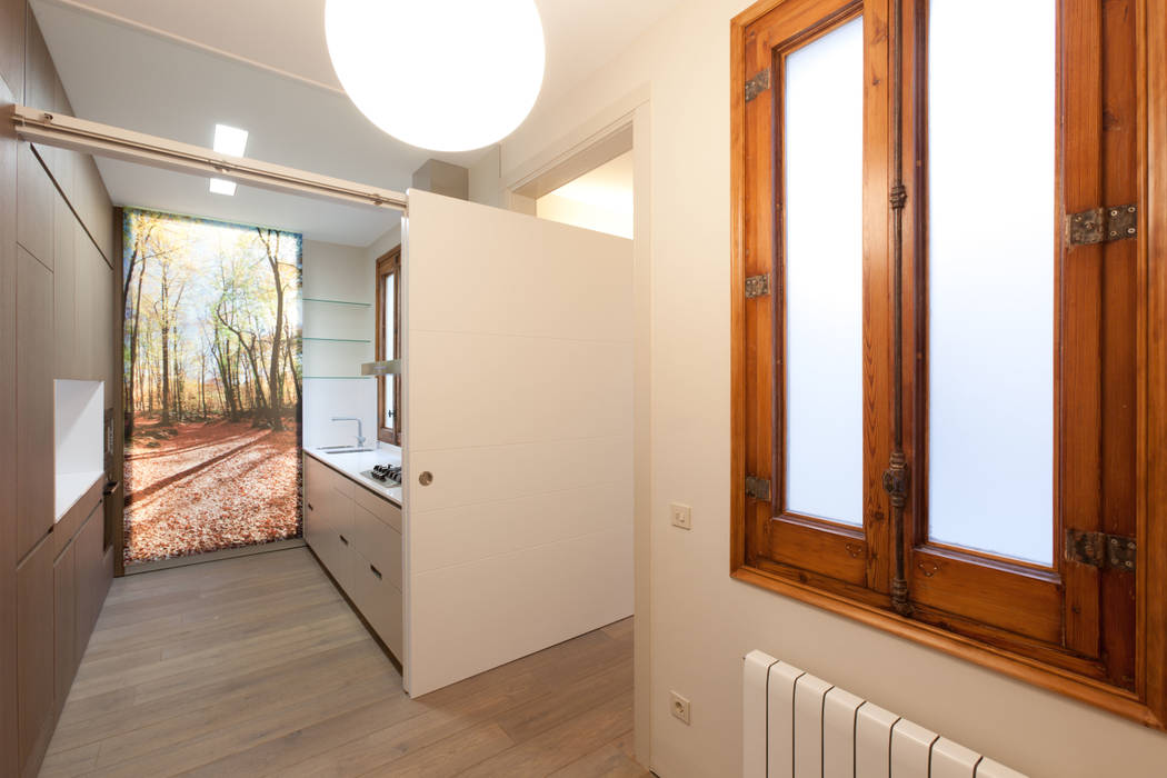 Piso Calle Princesa en Barcelona, 4+1 arquitectes 4+1 arquitectes Modern corridor, hallway & stairs