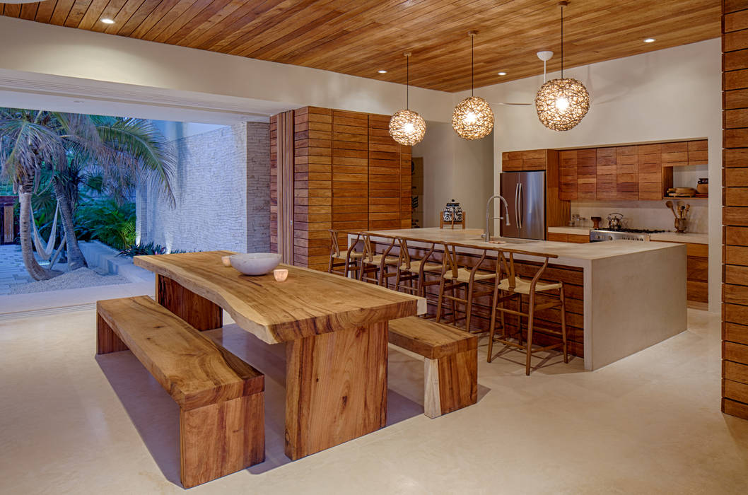 homify Tropical style dining room