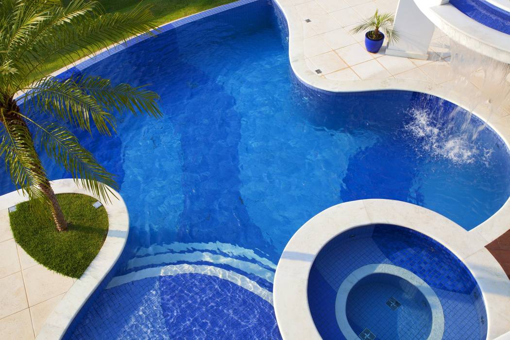 homify Modern pool