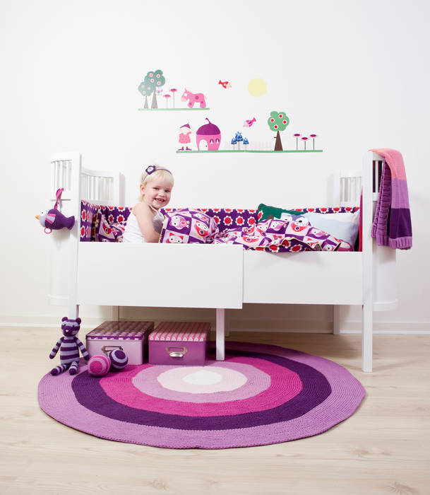 Mooie meisjeskamers van Sebra, De Kleine Generatie De Kleine Generatie Dormitorios infantiles de estilo escandinavo Camas y cunas