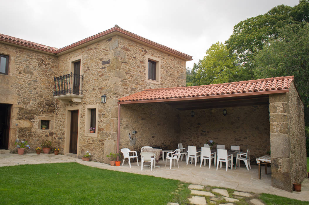 Rehabilitación en Laracha Intra Arquitectos Casas de estilo rural