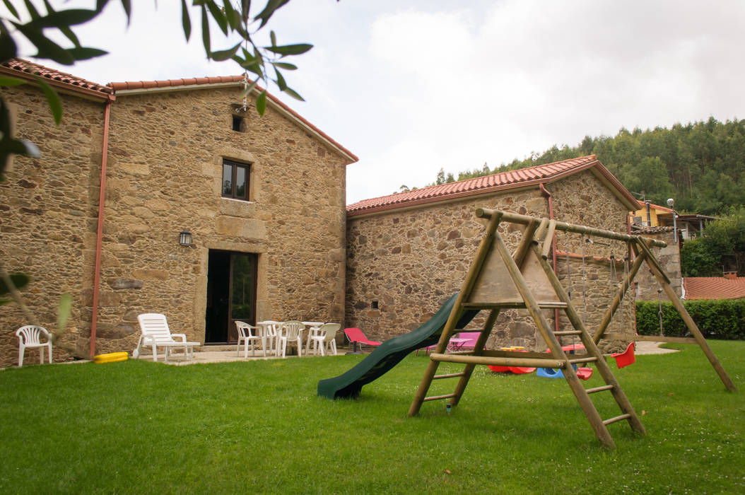 Rehabilitación en Laracha Intra Arquitectos Casas de estilo rural