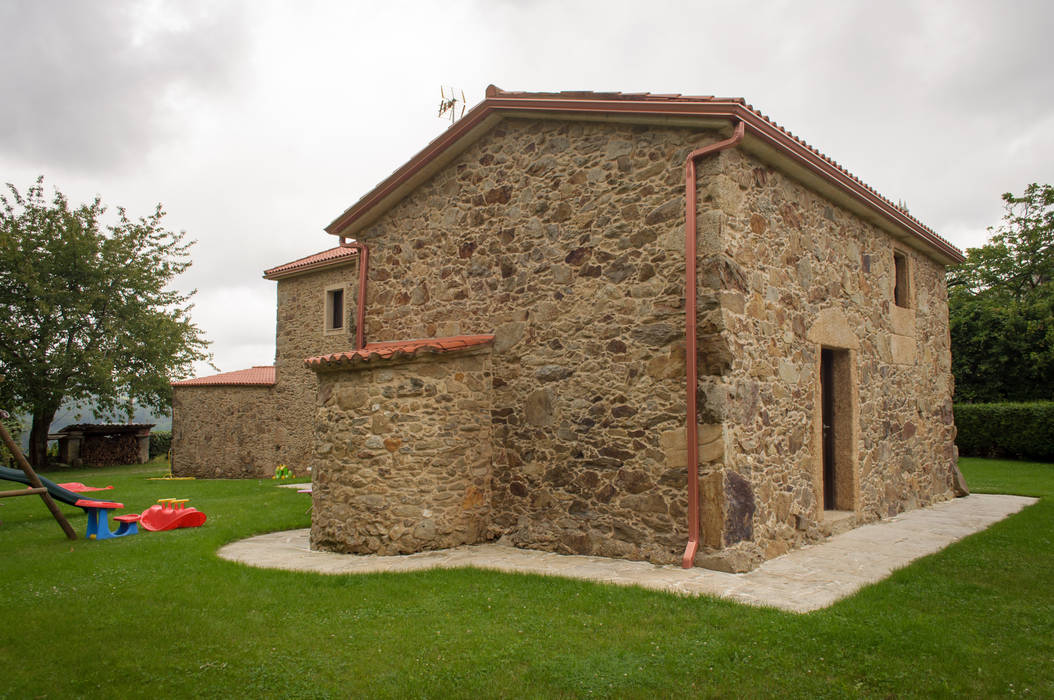 Rehabilitación en Laracha Intra Arquitectos Casas de estilo rural