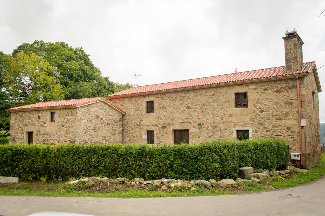 Rehabilitación en Laracha Intra Arquitectos Casas de estilo rural