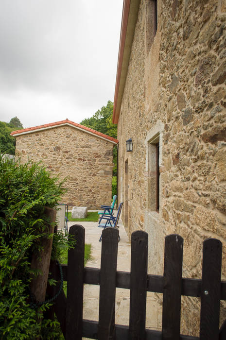 Rehabilitación en Laracha Intra Arquitectos Casas de estilo rural