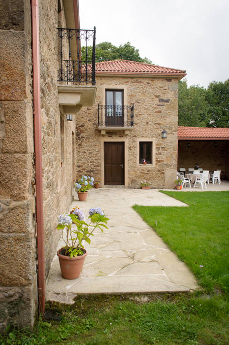 Rehabilitación en Laracha Intra Arquitectos Casas de estilo rural