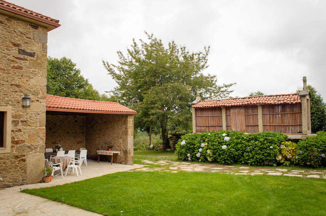 Rehabilitación en Laracha Intra Arquitectos Casas de estilo rural