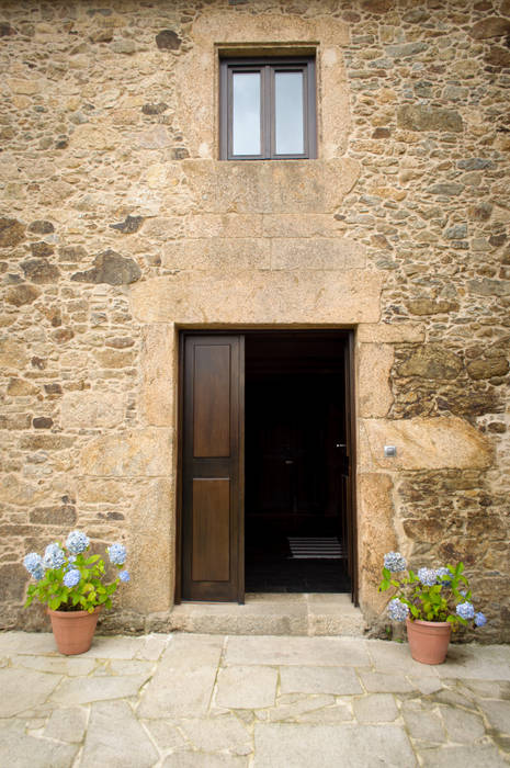 Rehabilitación en Laracha Intra Arquitectos Casas de estilo rural