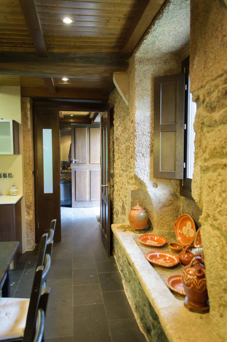 Rehabilitación en Laracha Intra Arquitectos Cocinas de estilo rural