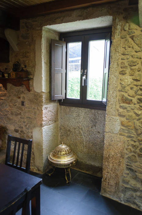 Rehabilitación en Laracha Intra Arquitectos Cocinas de estilo rural