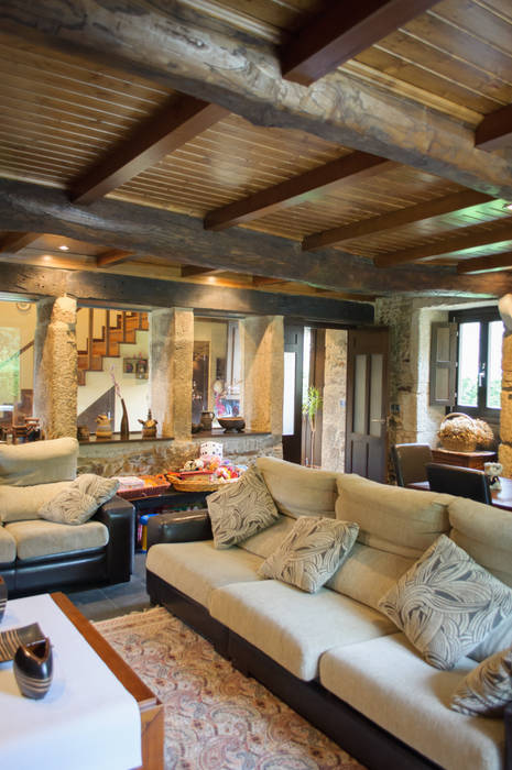 Rehabilitación en Laracha Intra Arquitectos Salones de estilo rural