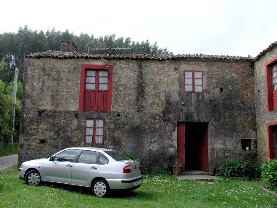 Country style house by Intra Arquitectos Country