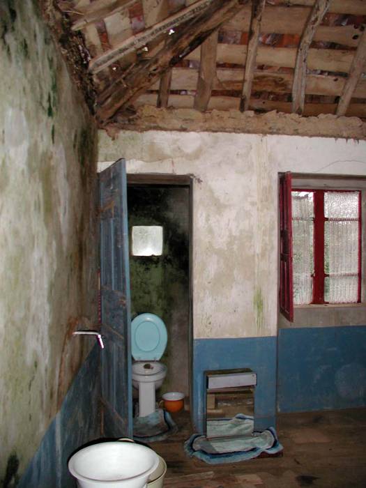 Rehabilitación en Laracha, Intra Arquitectos Intra Arquitectos Kırsal Yatak Odası