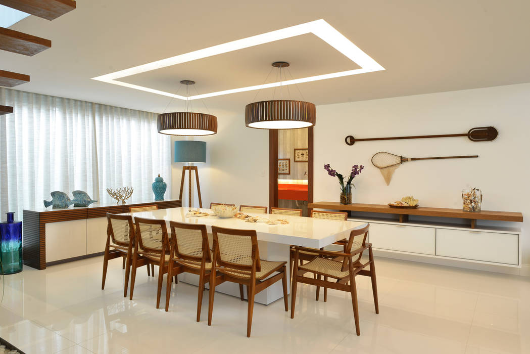 Residência Paraíso do Mar, Pinheiro Martinez Arquitetura Pinheiro Martinez Arquitetura Modern dining room White