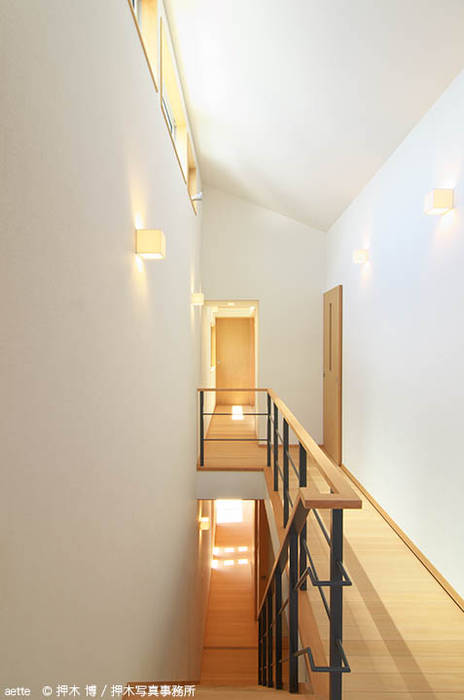 aette, 竹内建築デザインスタジオ 竹内建築デザインスタジオ Eclectic style corridor, hallway & stairs