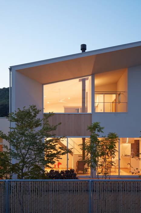 ふたつのコートを持つ家, toki Architect design office toki Architect design office Modern houses Wood Wood effect