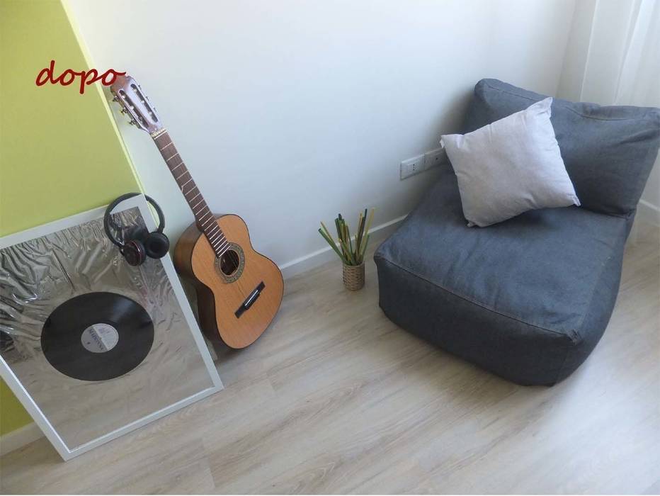 New look per un appartamento di 70 mq a Terni, EFFEtto Home Staging EFFEtto Home Staging غرفة نوم أريكة او صوفة