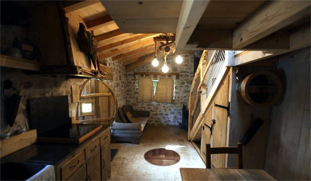 TANIERE DE BILBO LE HOBBIT à FLAYOSC (var) , Cabanes du Varon Cabanes du Varon Rustic style living room Accessories & decoration