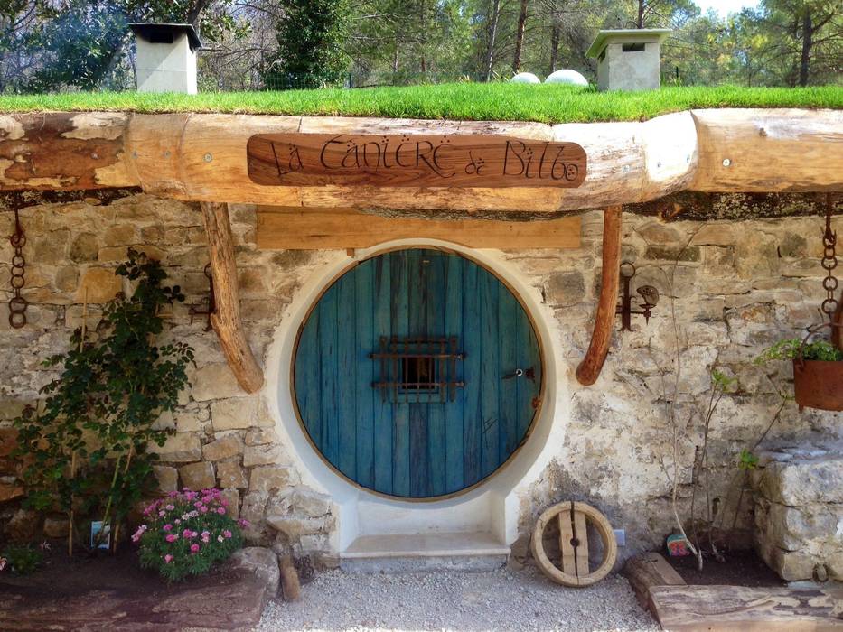 TANIERE DE BILBO LE HOBBIT à FLAYOSC (var) , Cabanes du Varon Cabanes du Varon أبواب Doors